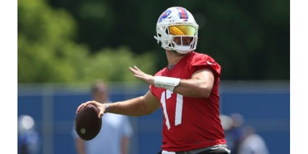 Josh Allen travaille dur pour améliorer sa condition physique pendant l'intersaison Josh Allen travaille dur pour améliorer sa condition physique pendant l'intersaison